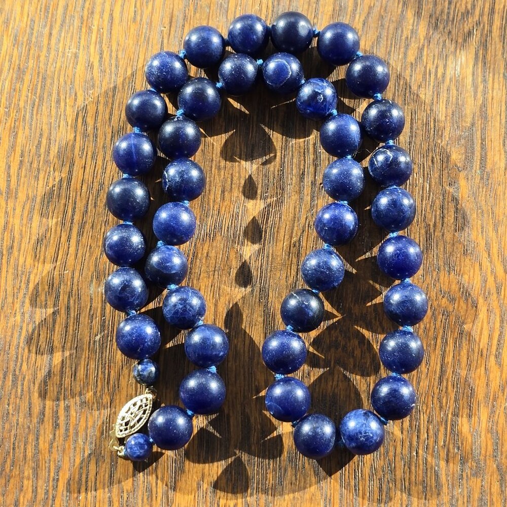 Lapis Lazuli beaded necklace. (Large beads. Vintage)
